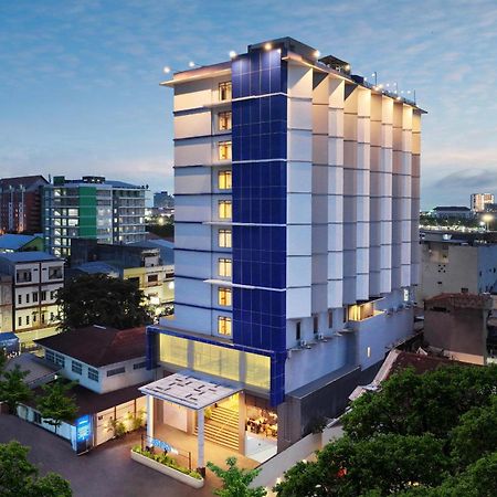 Aston Inn Pantai Losari Makassar Exterior photo