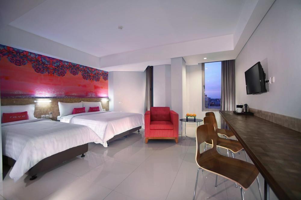 Aston Inn Pantai Losari Makassar Exterior photo