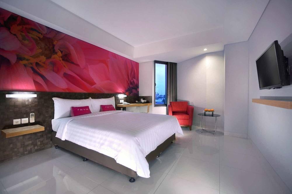 Aston Inn Pantai Losari Makassar Exterior photo
