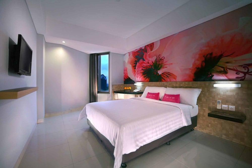 Aston Inn Pantai Losari Makassar Exterior photo