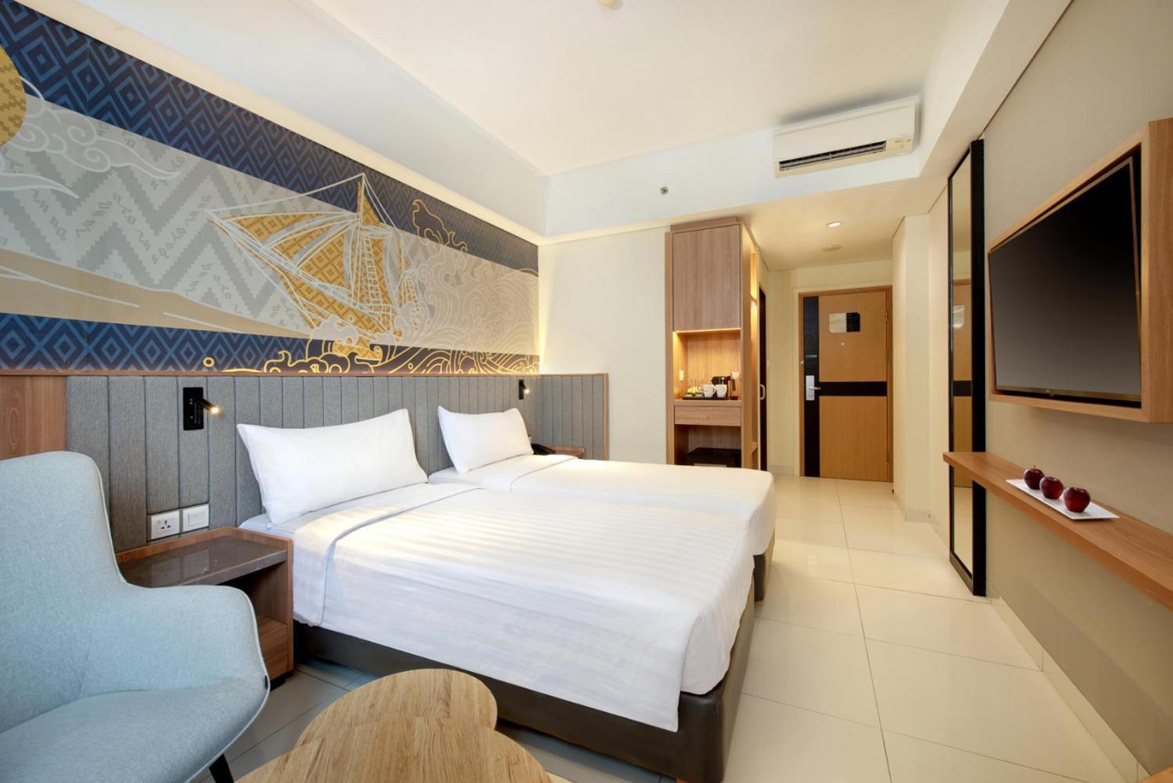 Aston Inn Pantai Losari Makassar Exterior photo