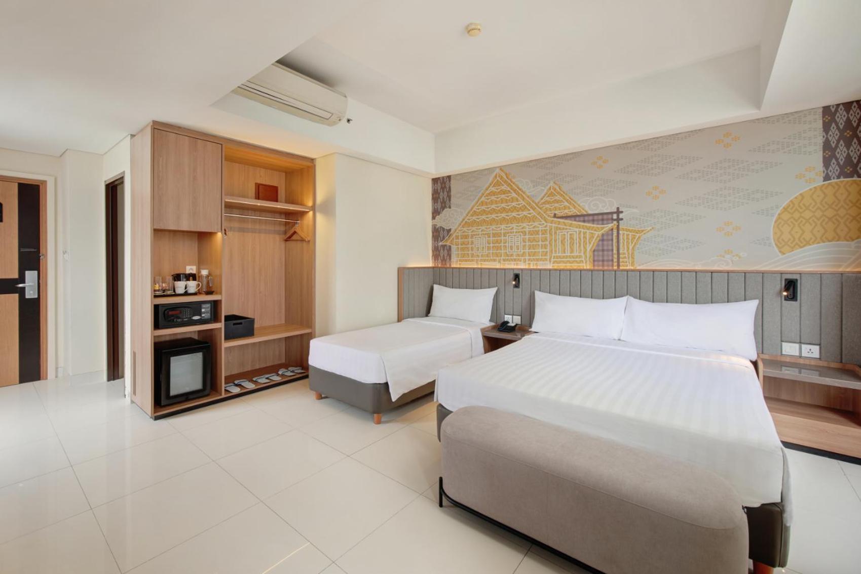 Aston Inn Pantai Losari Makassar Exterior photo