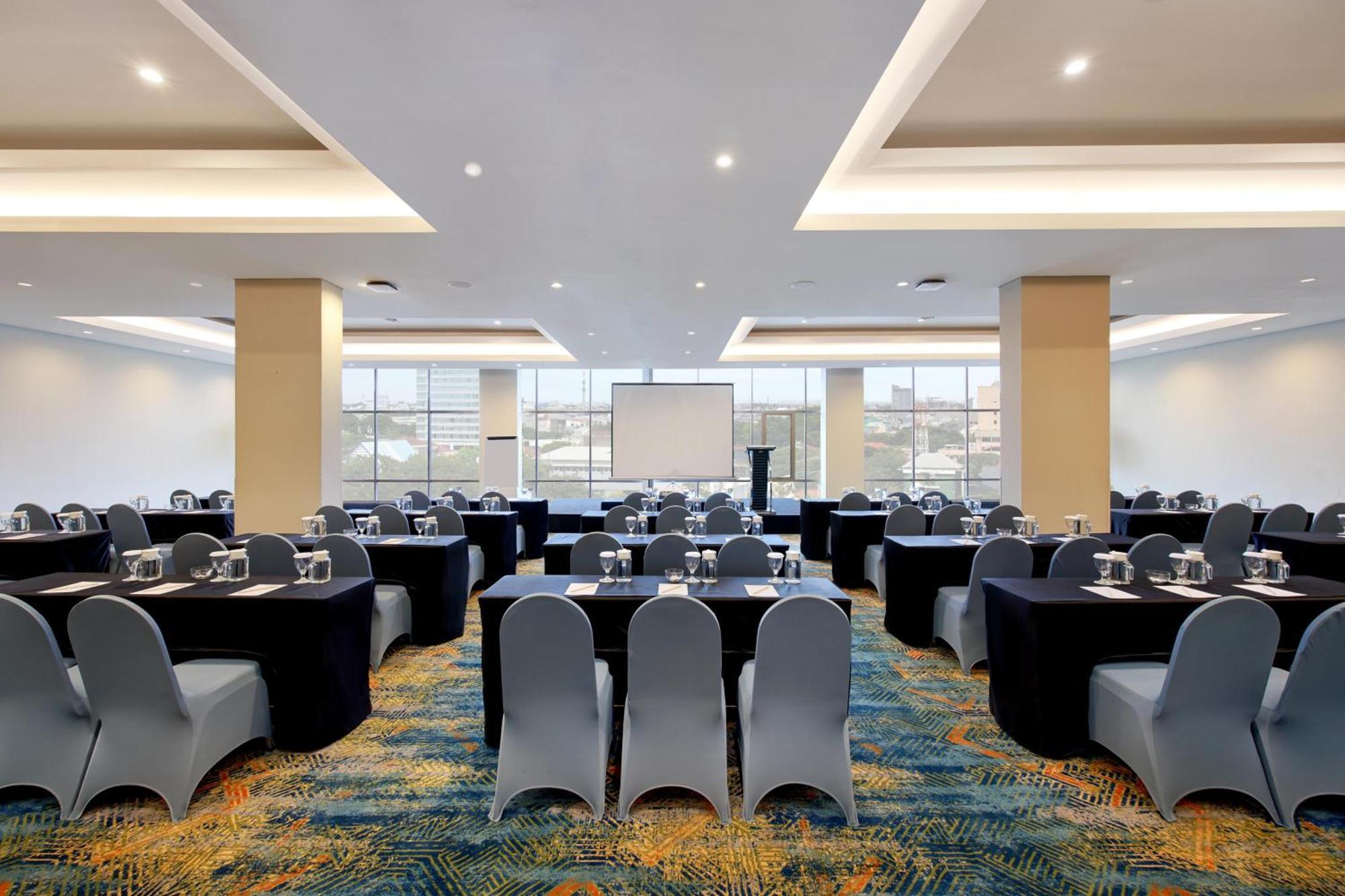 Aston Inn Pantai Losari Makassar Exterior photo