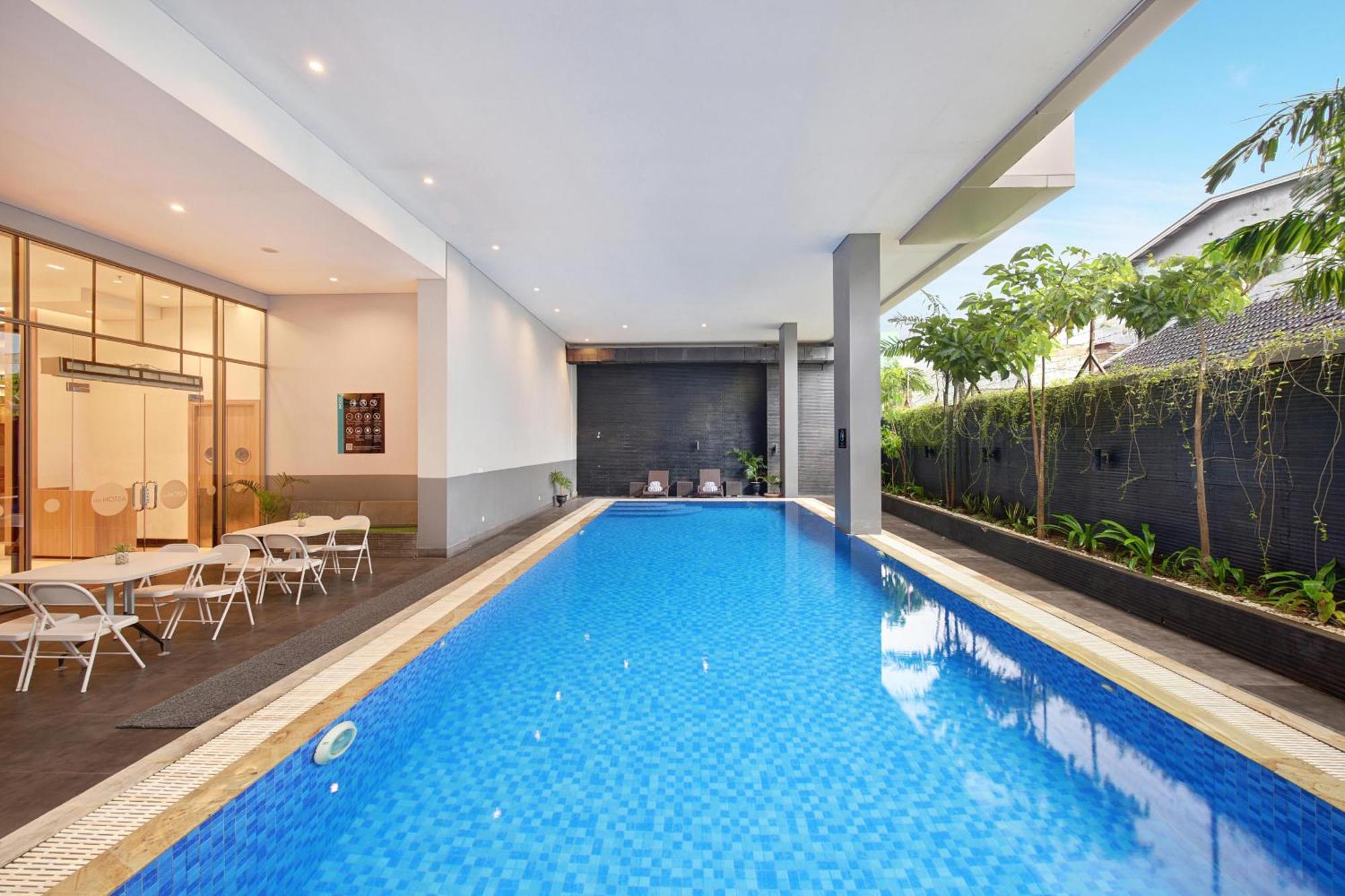 Aston Inn Pantai Losari Makassar Exterior photo