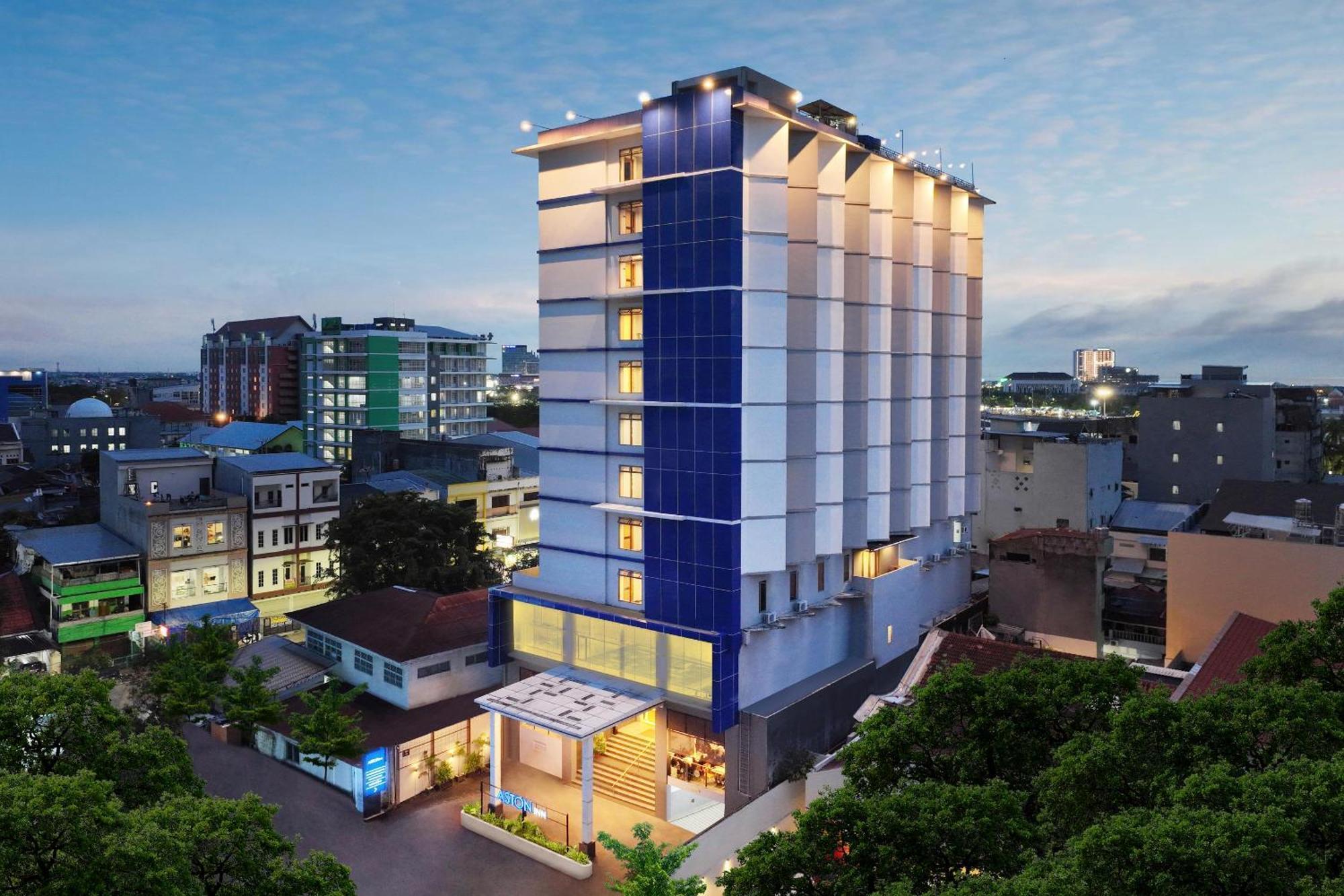 Aston Inn Pantai Losari Makassar Exterior photo